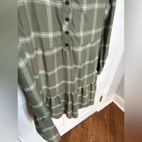 LOFT Olive Green Plaid Tiered Shirtdress | Size Large Petite | Fall-Ready Flowy - Picture 7 of 13